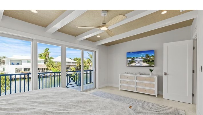 Bedroom with balcony access