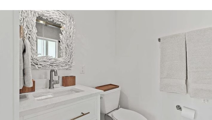 Coastal-detailed bathroom
